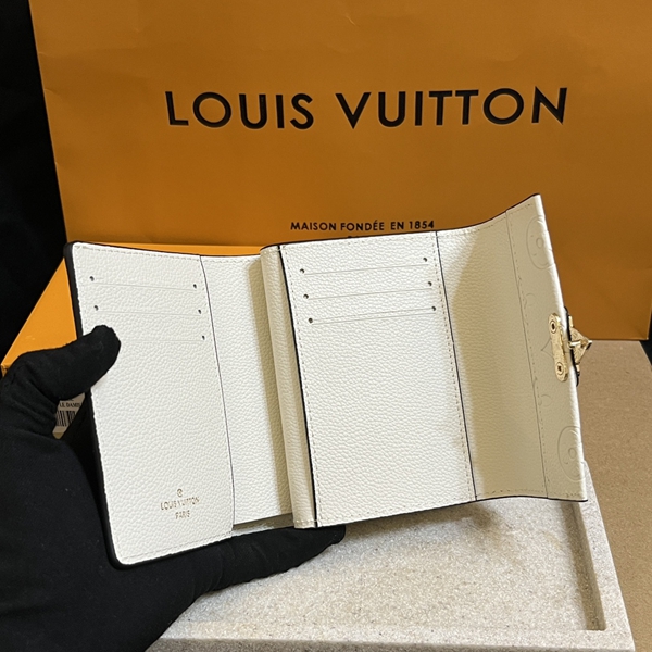 LVコピーウォレット角部分ディテール
